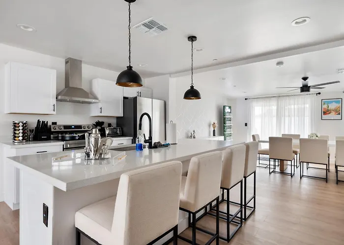 Luxe 4b3b With Heated Pool And Jacuzzi Parking Included Holiday home