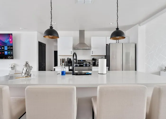 Luxe 4b3b With Heated Pool And Jacuzzi Parking Included Scottsdale