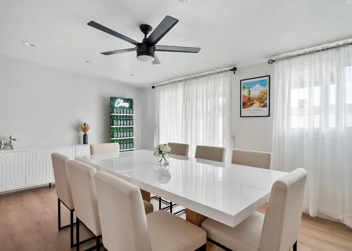 Holiday home Luxe 4b3b With Heated Pool And Jacuzzi Parking Included Scottsdale