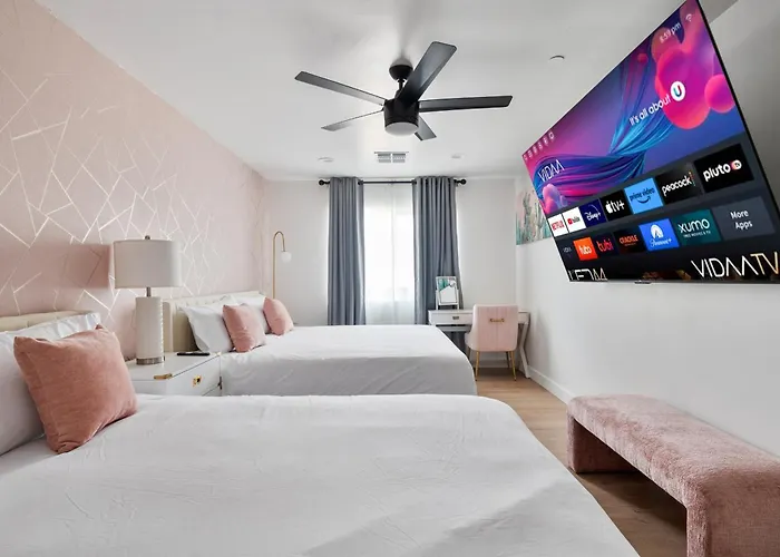 Luxe 4b3b With Heated Pool And Jacuzzi Parking Included Holiday home