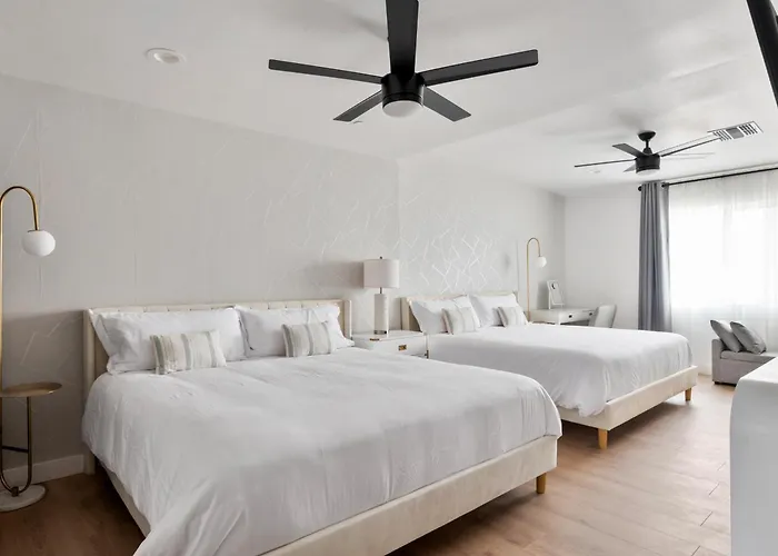Luxe 4b3b With Heated Pool And Jacuzzi Parking Included Holiday home