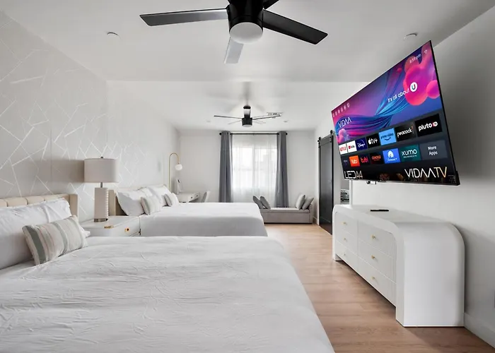 Luxe 4b3b With Heated Pool And Jacuzzi Parking Included Holiday home Scottsdale