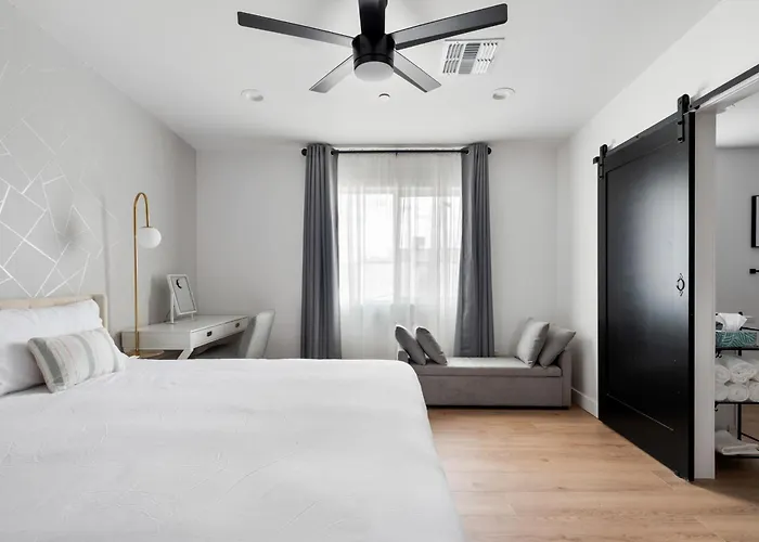 Luxe 4b3b With Heated Pool And Jacuzzi Parking Included Holiday home