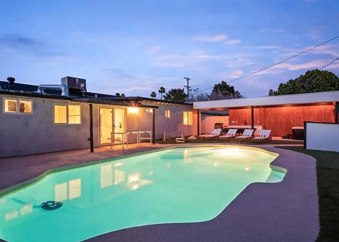 Luxe 4b3b With Heated Pool And Jacuzzi Parking Included